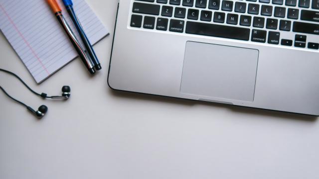 Resources and tips for teaching (with) R remotely
